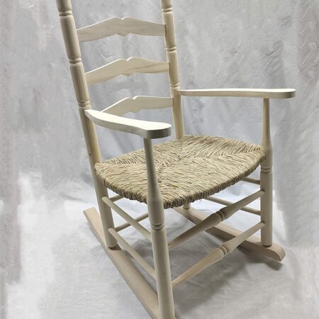 Mecedora de Lactancia con Asiento de Enea. Madera al Natural.